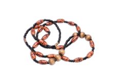 Puuhelmikaulakoru Sambiasta