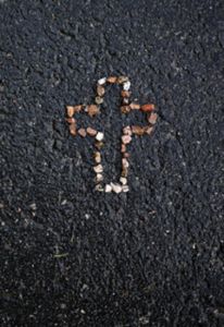 Raamattu Kirkon pihalla