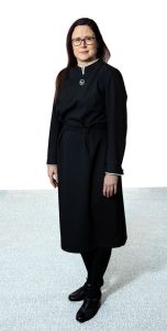 Diakoniatyöntekijän juhla-asu