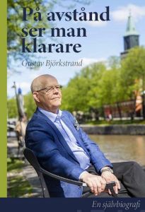På avstånd ser man klarare - en självbiografi