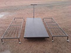 Seppel- ja kukka-alusta 2 kpl