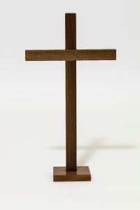 Pöytäristi 30 cm pähkinäpuuta