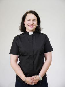 Lyhythihainen papinpaita naisille sekoitekangasta, Ateljé Solemnis