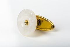 Kaulusnappi virkapaitaan Pisara