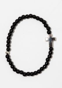 Rannekoru Ristin suojassa musta