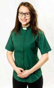 Reilun kaupan lyhythihainen diakoniatyöntekijän paita naiselle, puuvillaa