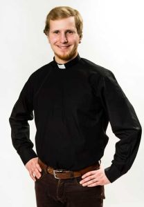 Reilun kaupan pitkähihainen papinpaita miehelle, sekoitekangasta