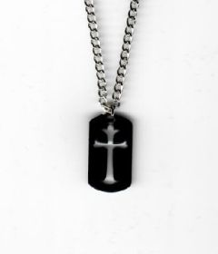 Kaulakoru Risti mustalla levyllä