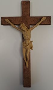 Seinäkrusifiksi 18 cm - corpus muovia