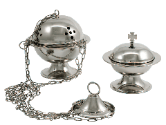 Suitsukeastia ketjulla ja tuhka-astialla