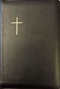 Raamattu Kansalle, keskikokoinen, musta, vetoketju, reunahakemisto
