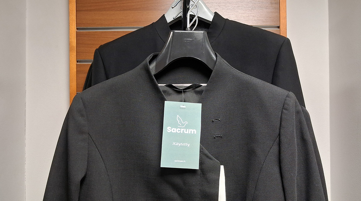 Käytettyjen virka-asujen myynti